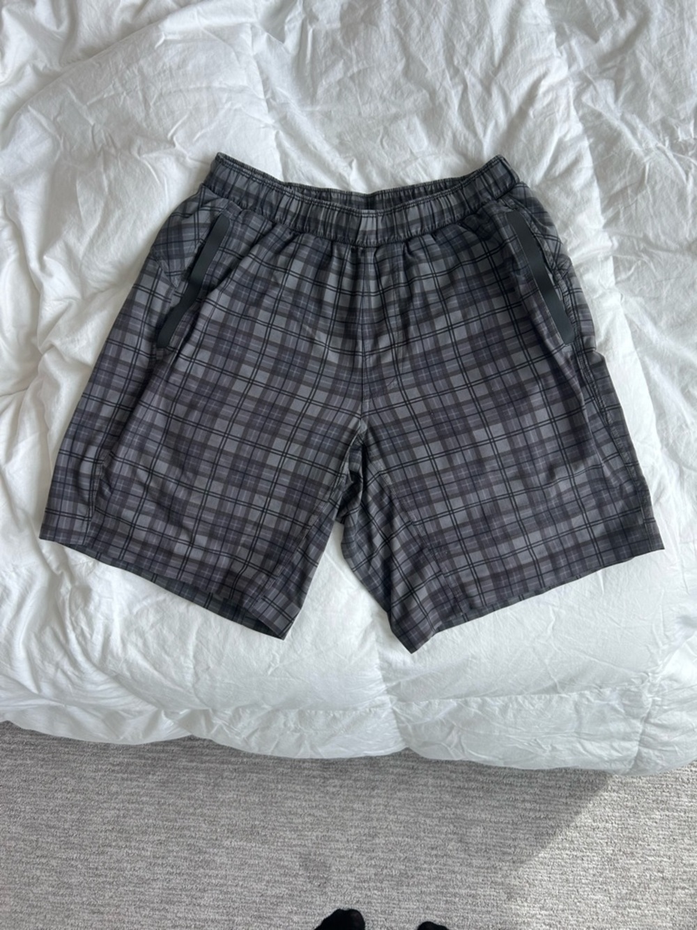 lululemon athletica Men's Dark Gray Plaid Athletic shorts lined medium​